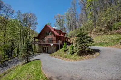 Image de River Walk - New River Front Log Cabin in Todd - 30 Min to Skiing/Tubing