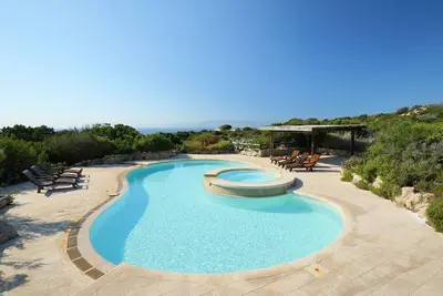 Maison de vacances privée avec climatisation, Wifi, piscine privée, bain à remous, Tv, patio