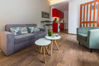 Image de Appartements élégants avec jardin privé, à quelques pas de la plage