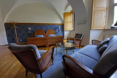 Image de Spacious apartment with great views and 3, 500m2 garden