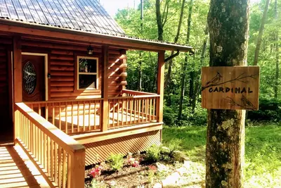 Chalet Cardinal joliment meublé situé dans les collines Hocking