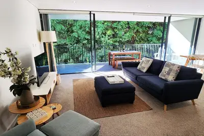 Image de Stylish Parkside Retreat - Outdoor Pool & Undercover Parking - Randwick