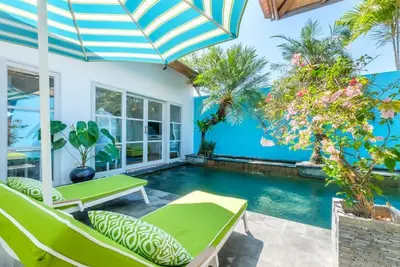 Image de Cette villa se compose de 2 chambre (s), 2 salles de bain, située à Denpasar, Bali.