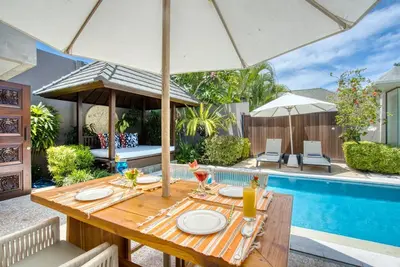 Image de Magnifique et luxe! 2 chambres King avec piscine privée.