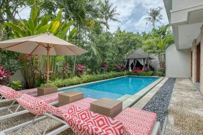 Image de Cette villa est une 4 chambre (s), 3 salles de bain, située à Denpasar, Bali.