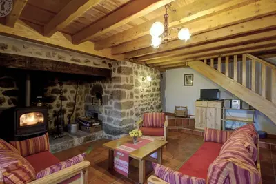 Image de Charmant Gîte avec Terrasse, Cheminée et Jardin, à Proximité des Bois, Animaux Acceptés