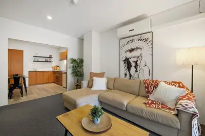 Image de Grande chambre à coucher récemment rénovée