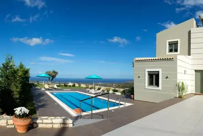 Image de Nouvelle villa moderne avec vue panoramique sur la mer