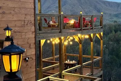 Image de Nouveau Sur Les Vues Magnifiques Vrbo / Luxe / Beaucoup De COMMODITÉS / Fire Pit / Piscine / Gameroom