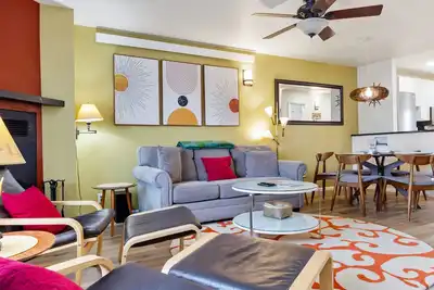 Image de Outpost: Pitchfork 452 - Marcher jusqu'à la place de la ville!