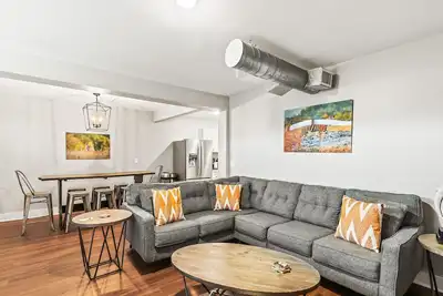 Image de Penthouse personnalisé haut de gamme dans le centre du centre-ville d'Auburn