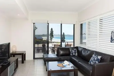 Image de Beachfront Eight - Luxury apartment right on the waters edge