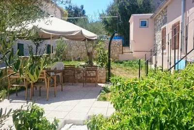 Appartement de deux chambres avec la terrasse Veli Rat, Dugi otok (A-15006-a)