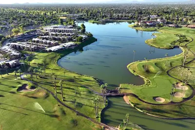 Image de Villa de 12 chambres avec golf et vue sur le lac privé