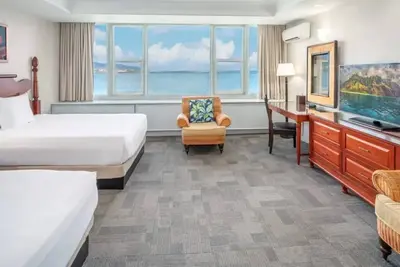 Image de Breezy Retreat: Couple's Oceanfront Escape with Pool Access | Near Ho'aloha Park