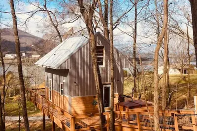 Image de blue heron treehouse hot tub chattanooga 17 miles fermé.
