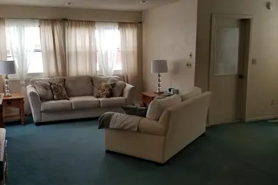 Image de Mayer House - grande maison, 9 couchages, 3 pâtés de maisons du début du sentier