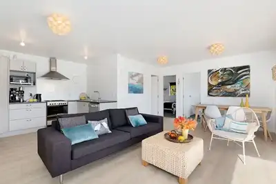 Image de The Sunshine Bungalow - Mangawhai Heads Maison de vacances