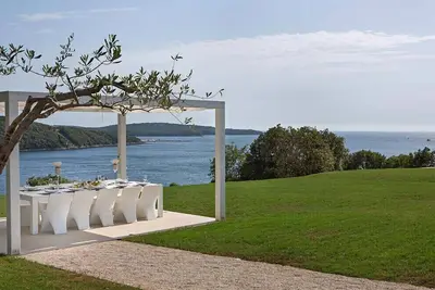 Image de Stunning Seafront House in Istria | Villa Vrsar Magnifique | Contemporary 5 Bedroom Villa | Sauna and Gym | Direct Access To Sea