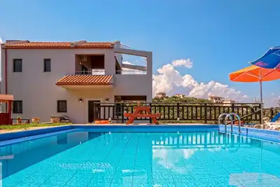 Image de Villa sur deux étages à Almyrida avec une vue imprenable