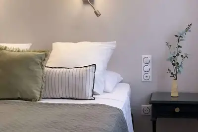 Image de Studio appartement au deuxième étage côté rue