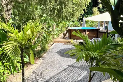 Image de 2Gites 800m de la plage piscine privée en pleine nature Tropicale