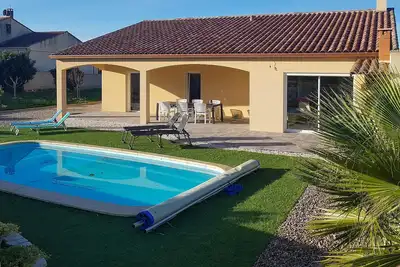 Image de Maison confortable Ă Quarante avec WiFi