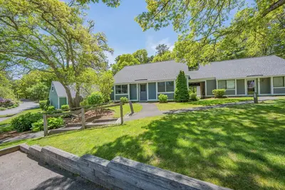 Image de Patio Style Ocean Edge Unit with Pool Access!