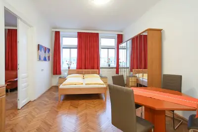 Image de Bel appartement ancien pour des voyageurs entreprenants