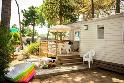 Image de SUNÊLIA Confort Pinede 4 à 5 personnes - 4 pers. inclus dans le tarif