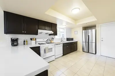 Image de Maison élégante moderne | 8 lits | Marchez jusqu'à Dt Alhambra