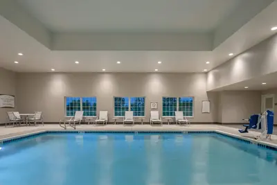 Image de Free Breakfast. Pool. Gym. Near Rock Creek Country Club! Your Next Vacation!