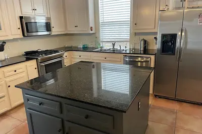 Image de Victorian house with modern amenities in the Heights.