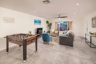 Image de Super Fun Home in Heart of Old Town, Clean, Pool, Games, Awesome Backyard!