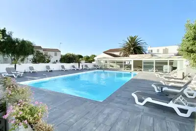 Image de Maison cosy dans résidence, piscine chauffée à 100m de la plage, centre de l'ile
