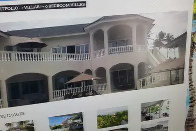 Image de Villa de six chambres trois chambres à chaque étage deux chambres de maître avec deux jacuzzi. Piscine extérieure également. Un barbecue avec des chefs personnels. Un service de femme de chambre quotidien prépare le petit-déjeuner tous les matins. Des. .