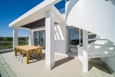 Image de Contemporary Penthouse Sunset + Sea View Resort Parking