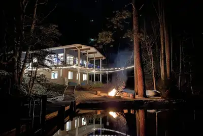 Image de Stunning secluded Luxury waterfront cottage with private deep water pier!