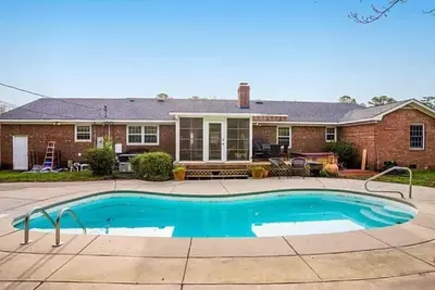 Image de Maison de vacances avec piscine privée et Hottub situé à quelques minutes des plages locales
