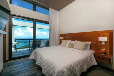 Image de Une villa familiale avec 2 Br / 2ba, A / C et accès à la piscine