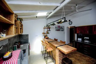 Image de Vero homestay Galle dans un environnement verdoyant idéal pour les touristes, les étudiants en médecine