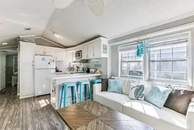 Image de Nouveau! Miramar Tropical Cottage, 2 pâtés de maisons de la plage