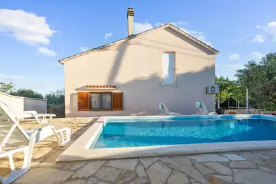 Image de Maison confortable de 3 chambres à Tinj