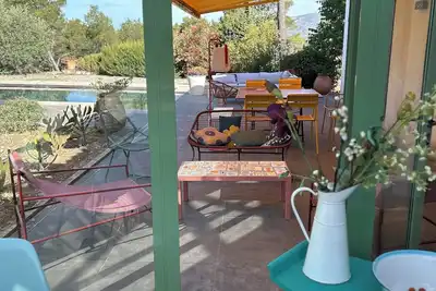Image de Villa au calme plein sud avec piscine privée terrain arboré proximité calanques