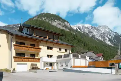 Image de Belle maison de vacances privée pour 10 personnes avec Wifi, Tv, terrasse et parking