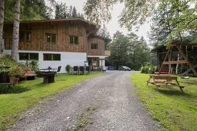 Image de Merveilleuse maison de vacances privée pour 38 personnes avec Wifi, Tv, patio et parking