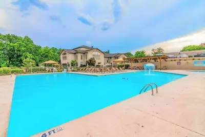 Image de Lit King * Station de café et thé * Netflix * Hulu * Piscine *