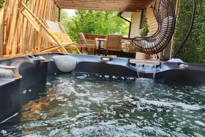 Image de Boho Cottage  \"Hot Tub & Close to Beach\"