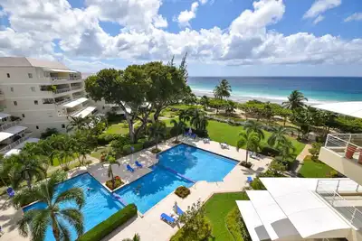 Image de Penthouse en bord de plage avec piscine et vues imprenables sur l'océan