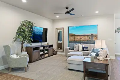 Image de Play-cation TownHome de Zion avec une Vue! Chargeur Tesla / Matelas violets